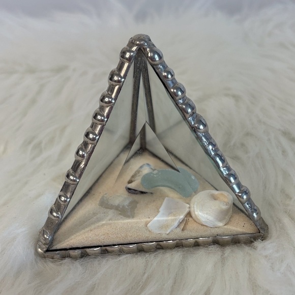 Triangular Glass Terrarium with Sand and Shells - Picture 6 of 7